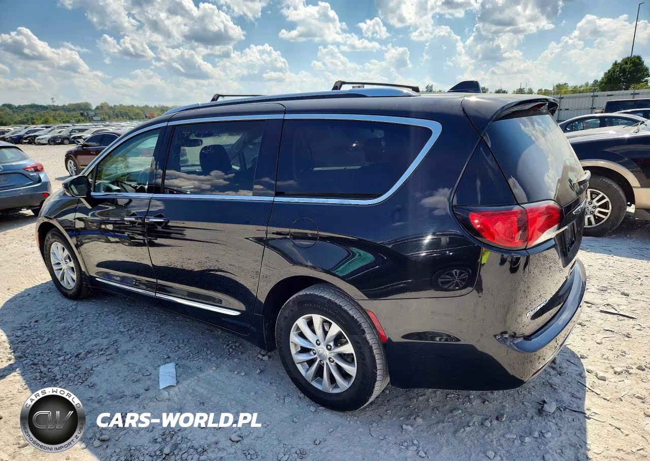 2019 Chrysler Pacifica Touring L VIN:2C4RC1BG9KR704799 - 2
