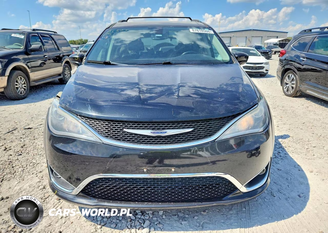 2019 Chrysler Pacifica Touring L VIN:2C4RC1BG9KR704799 - 5