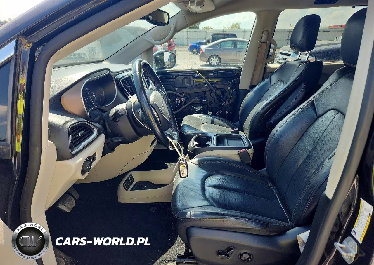 2019 Chrysler Pacifica Touring L VIN:2C4RC1BG9KR704799 - 7