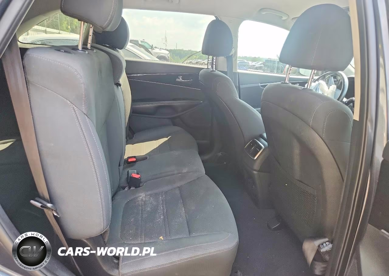 2020 Kia Sorento S VIN:5XYPG4A56LG693862 - 11