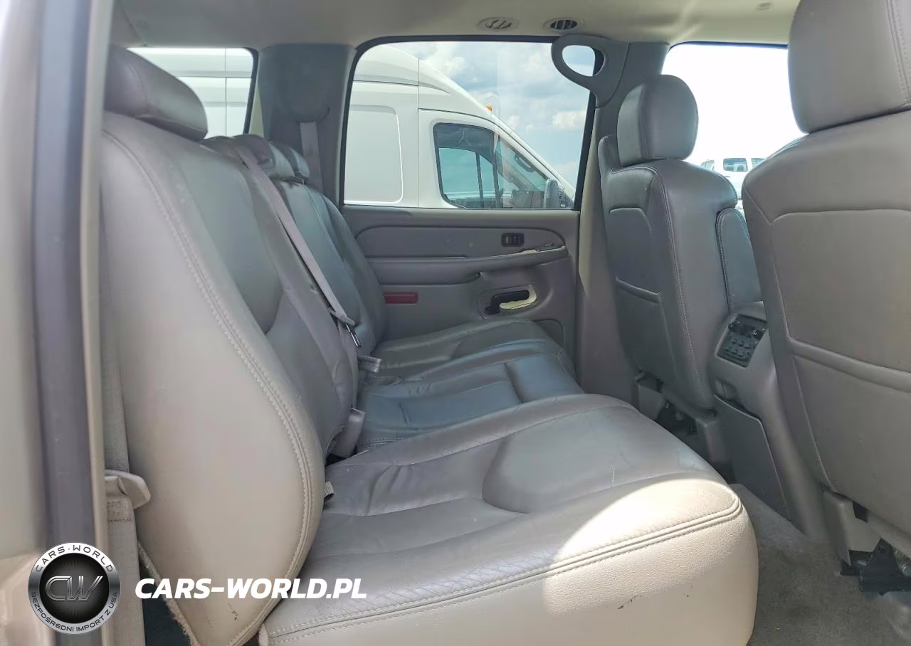 2004 Chevrolet Suburban VIN:1GNEC16Z74J253770 - 10