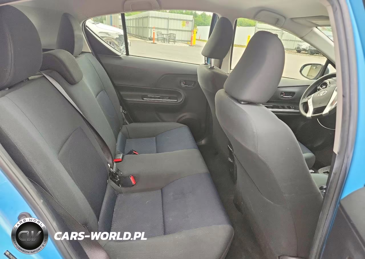 2015 Toyota Prius C Two VIN:JTDKDTB32F1101629 - 10