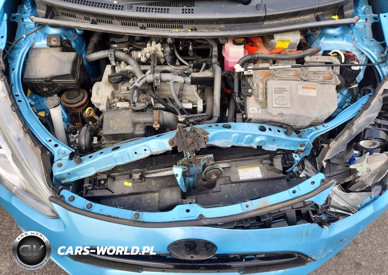 2015 Toyota Prius C Two VIN:JTDKDTB32F1101629 - 11