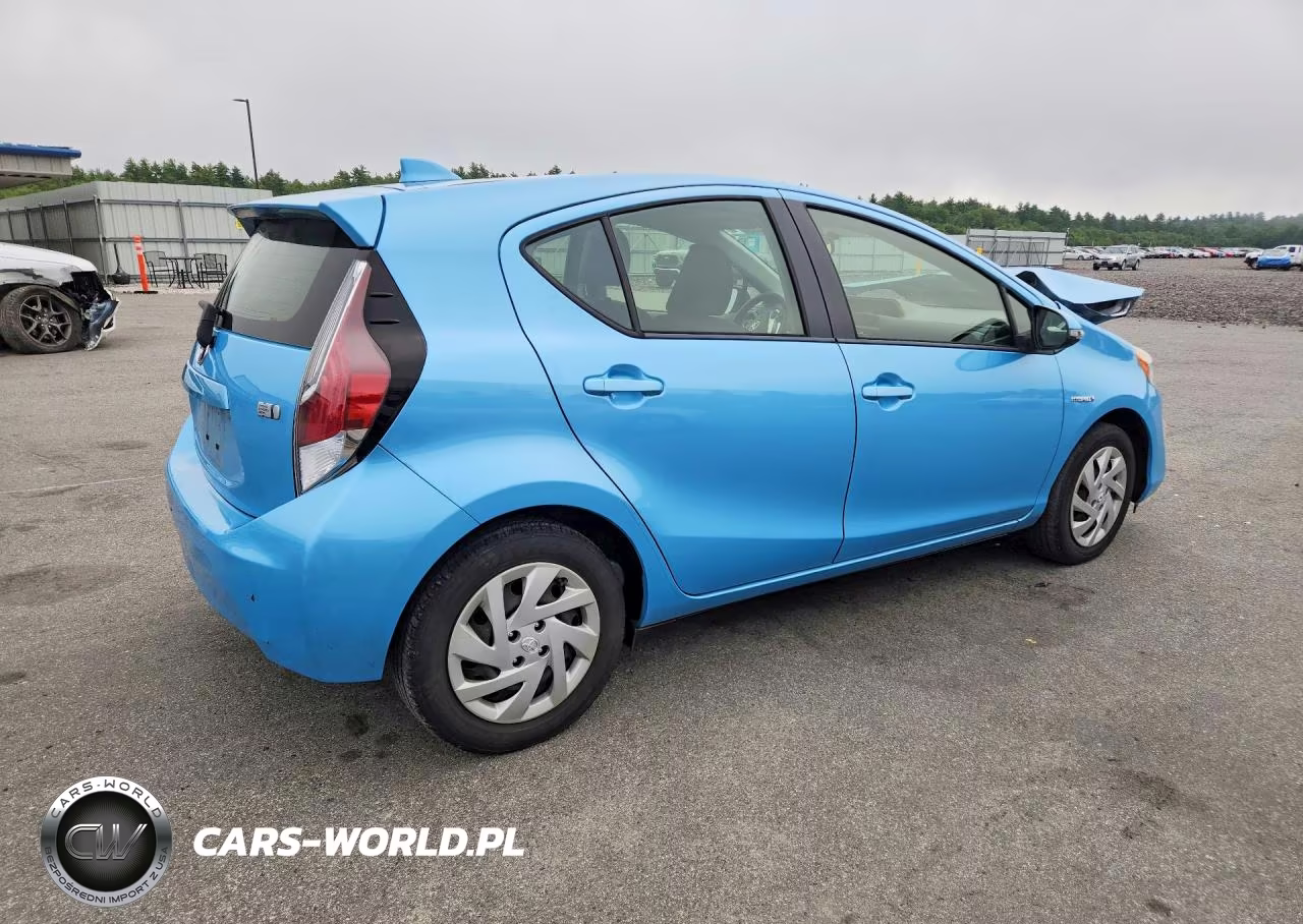 2015 Toyota Prius C Two VIN:JTDKDTB32F1101629 - 3