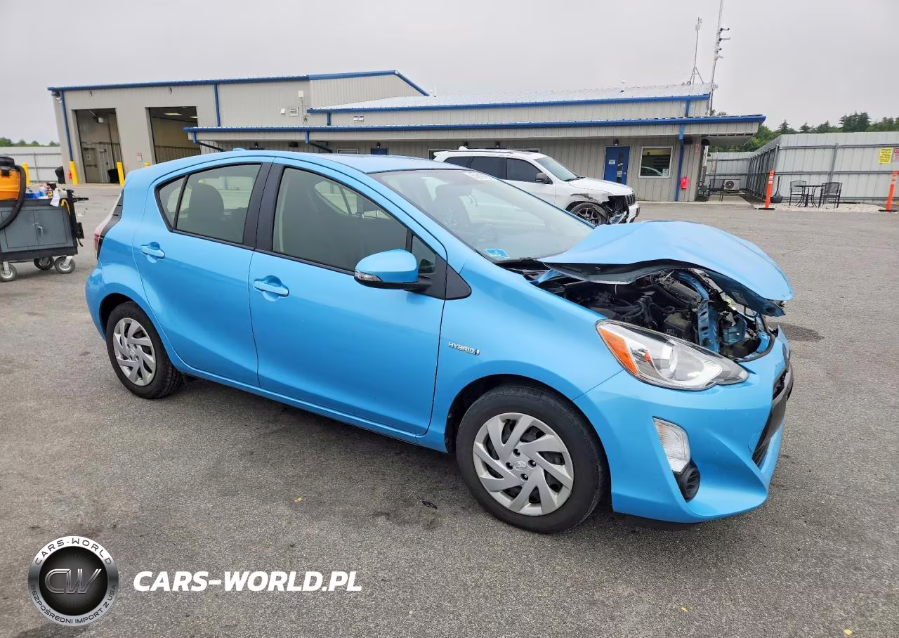 2015 Toyota Prius C Two VIN:JTDKDTB32F1101629 - 4