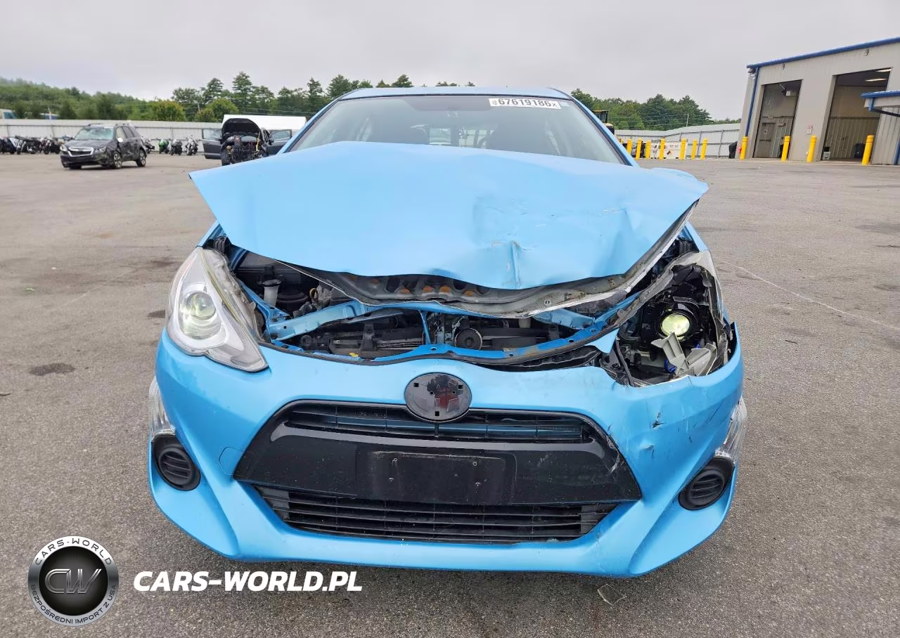 2015 Toyota Prius C Two VIN:JTDKDTB32F1101629 - 5