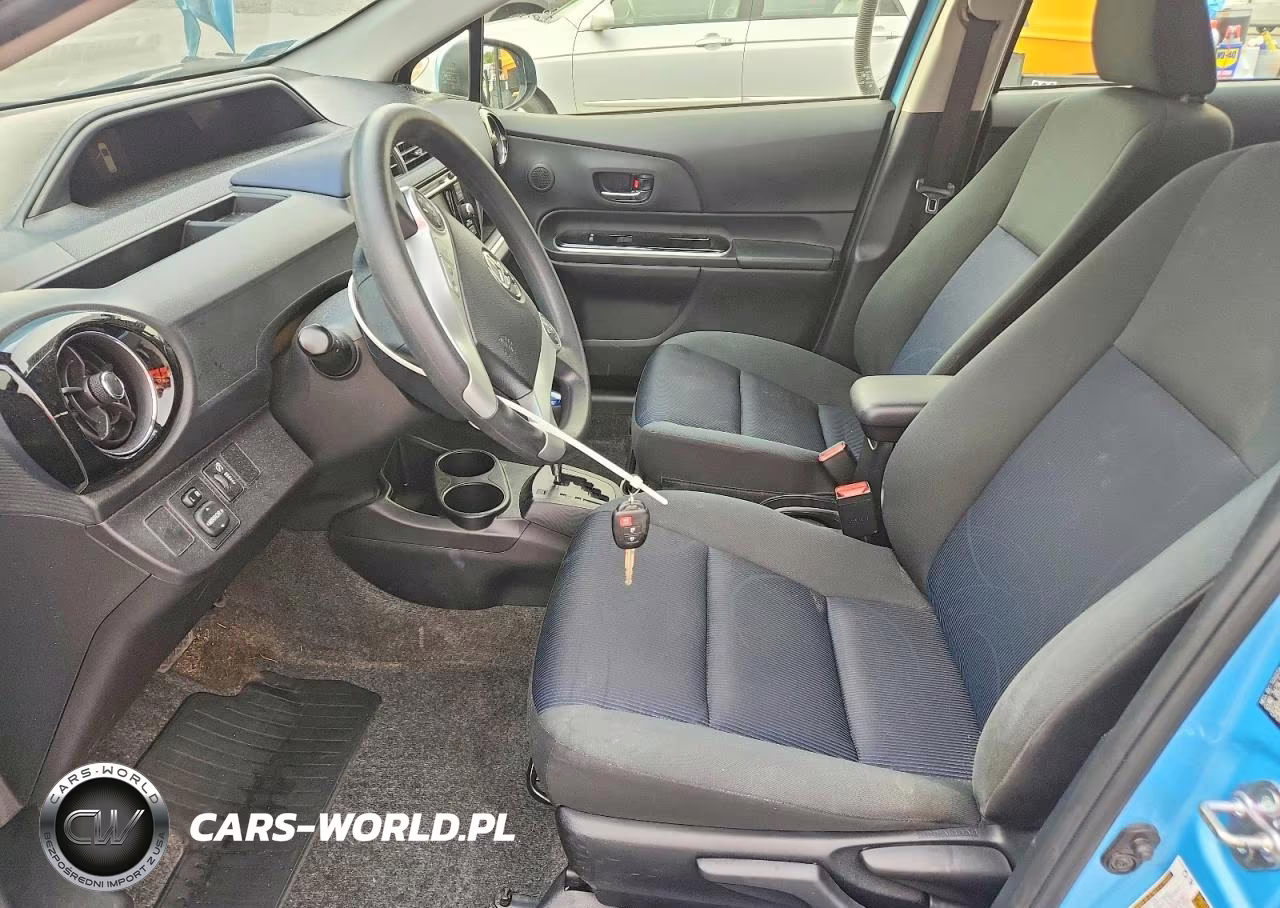 2015 Toyota Prius C Two VIN:JTDKDTB32F1101629 - 7