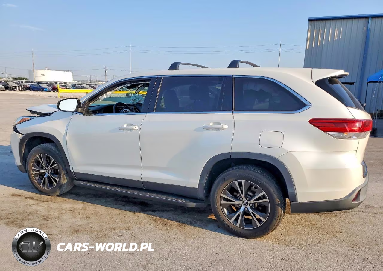 2019 Toyota Highlander Le VIN:5TDZZRFH3KS350138 - 2