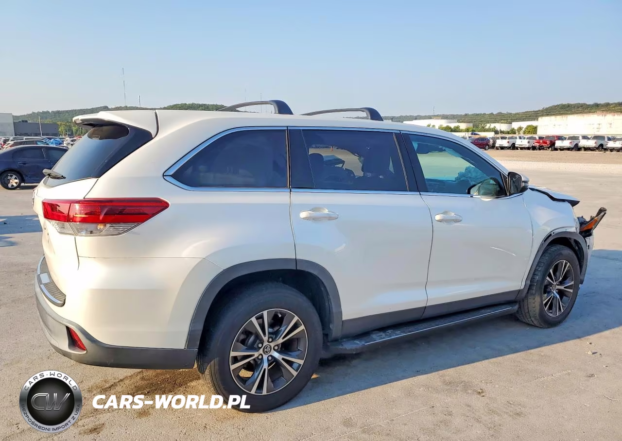 2019 Toyota Highlander Le VIN:5TDZZRFH3KS350138 - 3