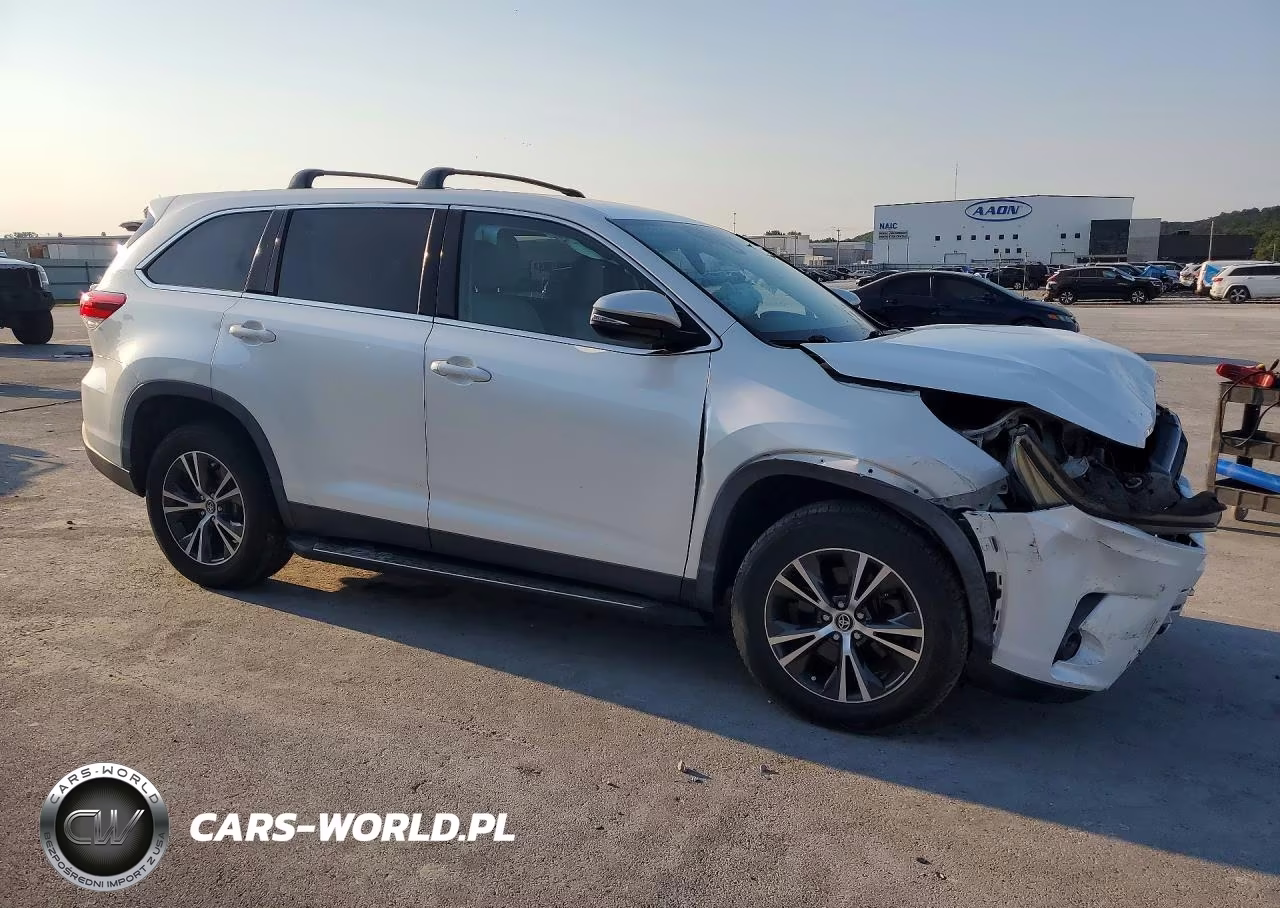 2019 Toyota Highlander Le VIN:5TDZZRFH3KS350138 - 4
