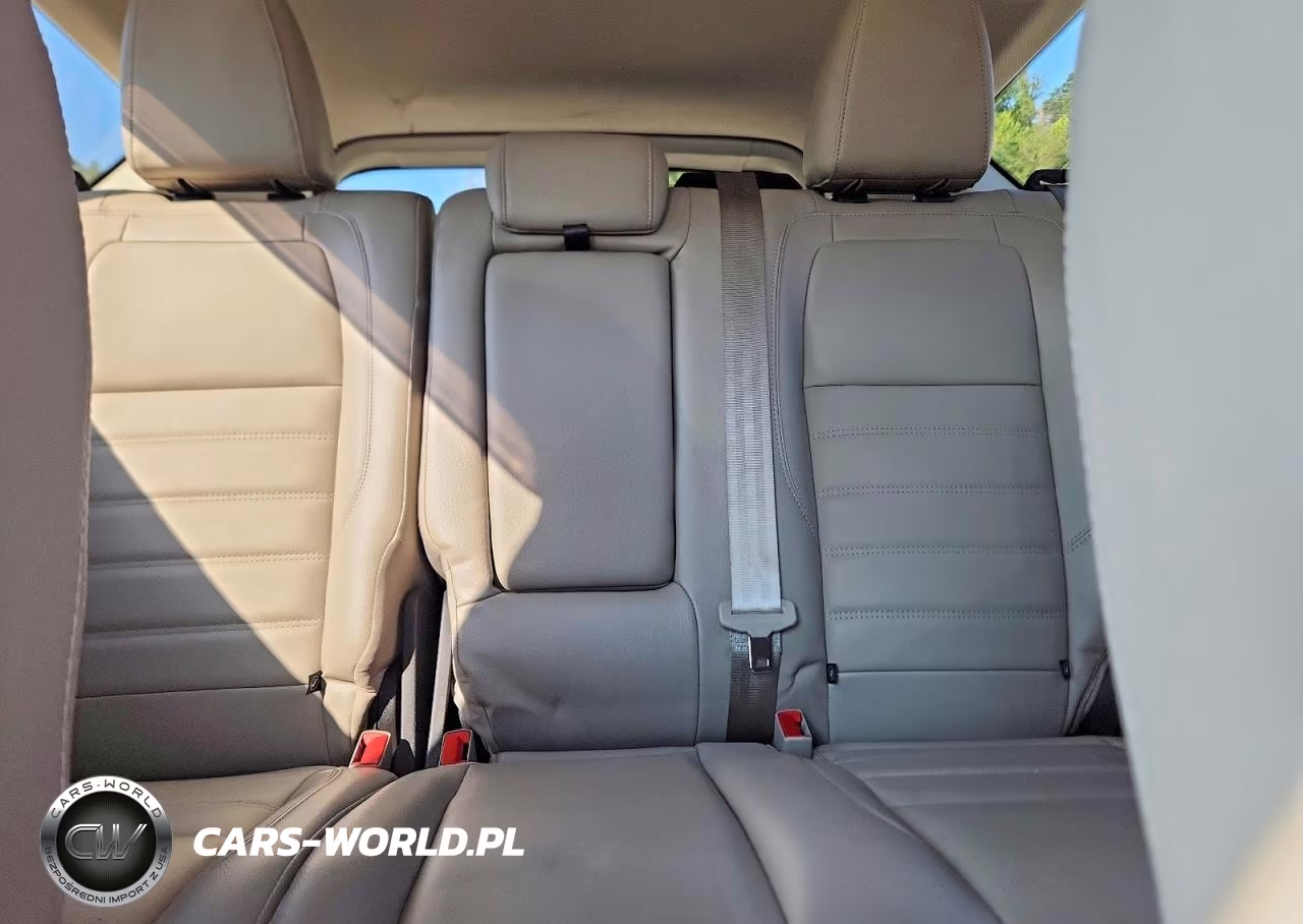 2018 Ford Escape Titanium VIN:1FMCU9J94JUB05441 - 10