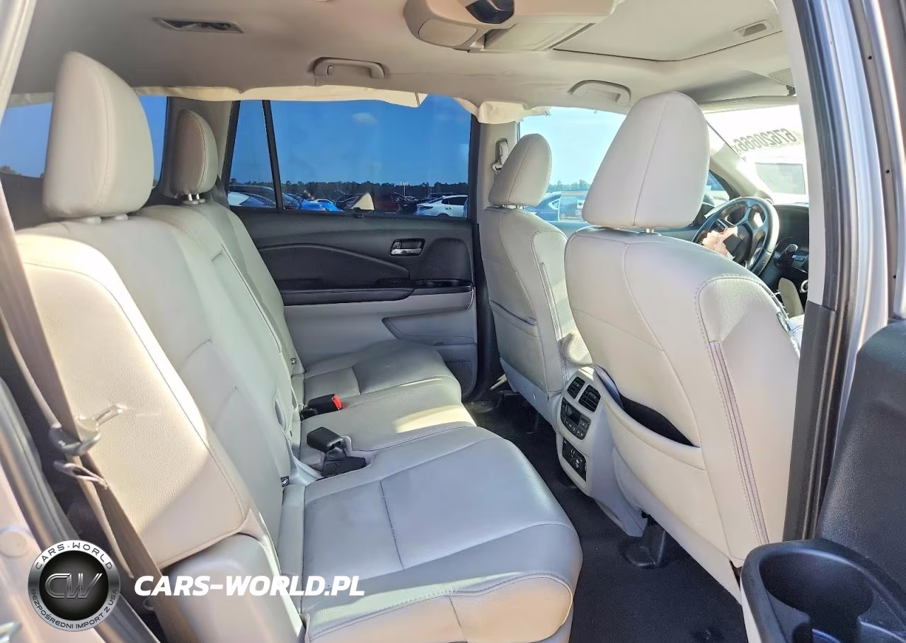 2019 Honda Pilot Touring VIN:5FNYF5H92KB029246 - 11