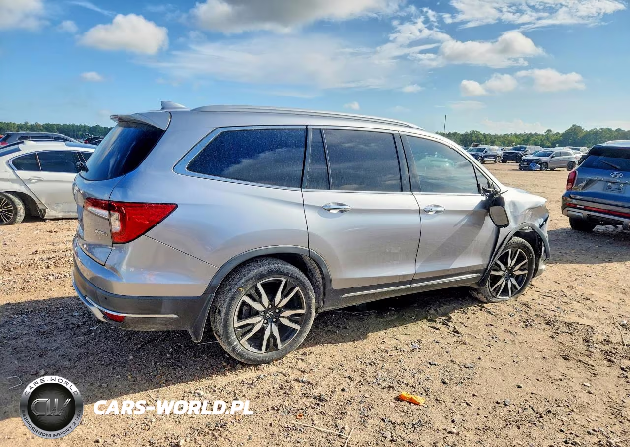 2019 Honda Pilot Touring VIN:5FNYF5H92KB029246 - 3