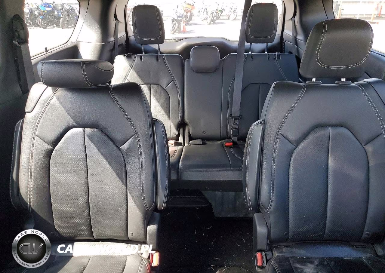 2019 Chrysler Pacifica Touring L VIN:2C4RC1BG6KR560631 - 10