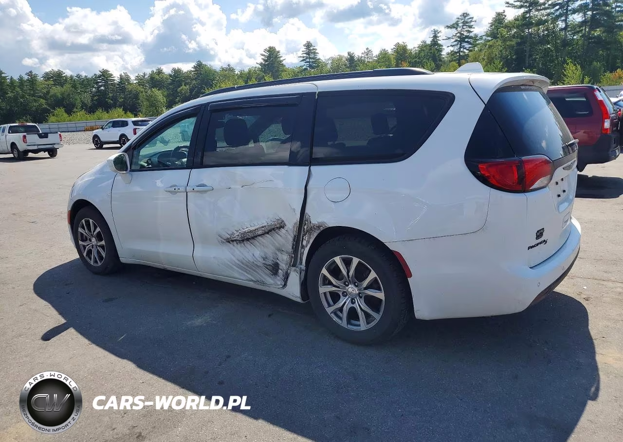 2019 Chrysler Pacifica Touring L VIN:2C4RC1BG6KR560631 - 2