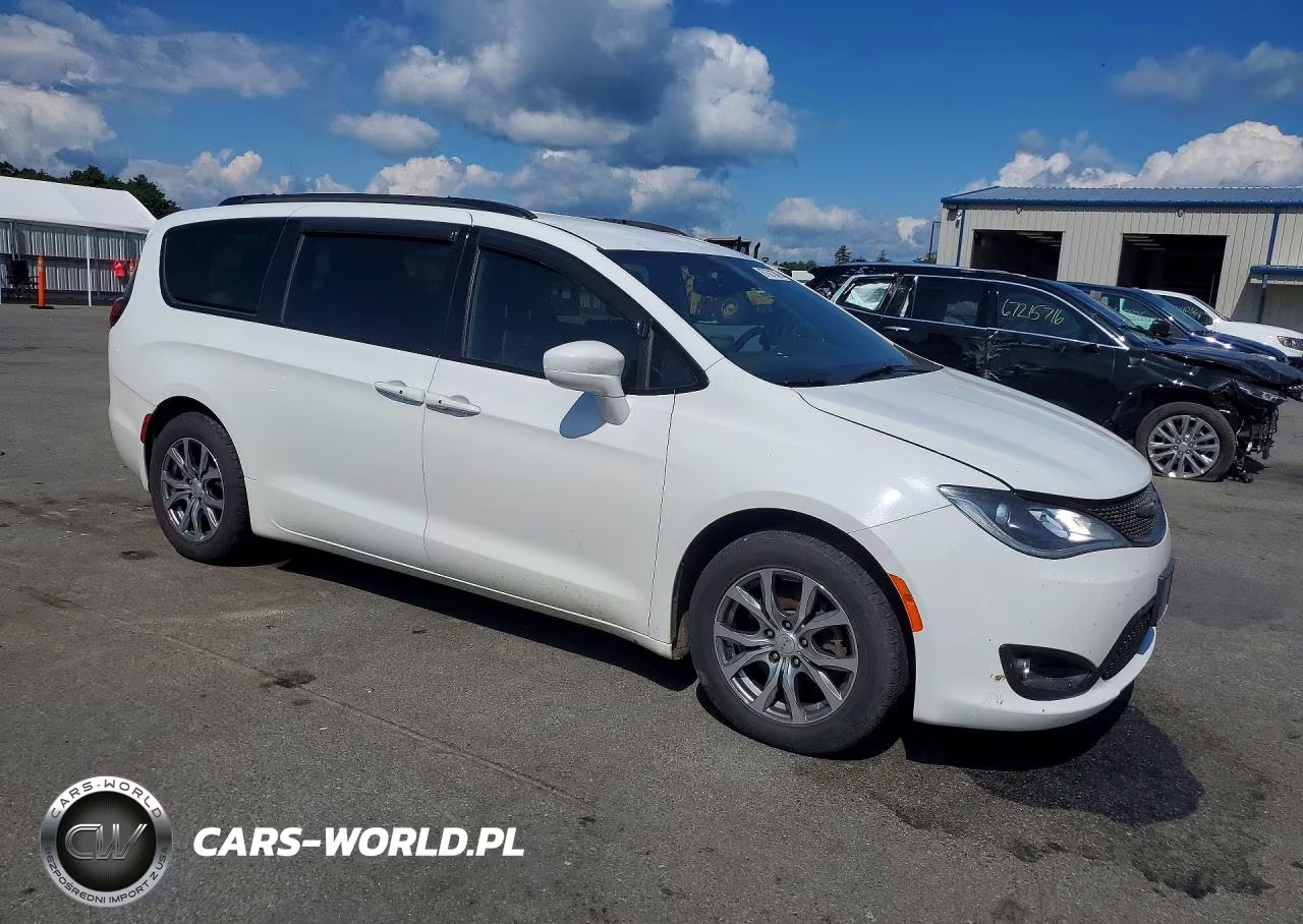 2019 Chrysler Pacifica Touring L VIN:2C4RC1BG6KR560631 - 4
