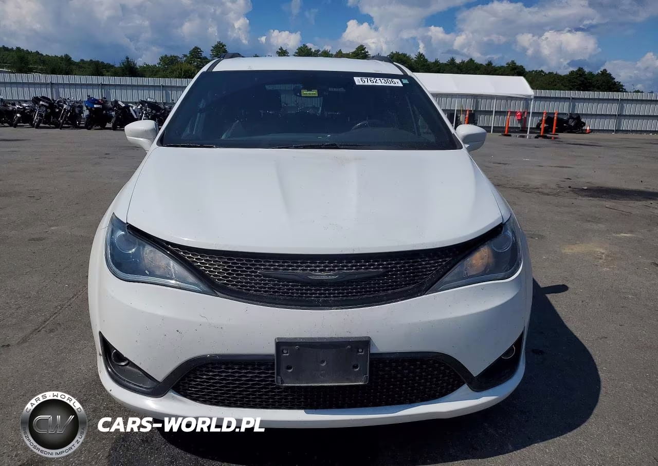 2019 Chrysler Pacifica Touring L VIN:2C4RC1BG6KR560631 - 5