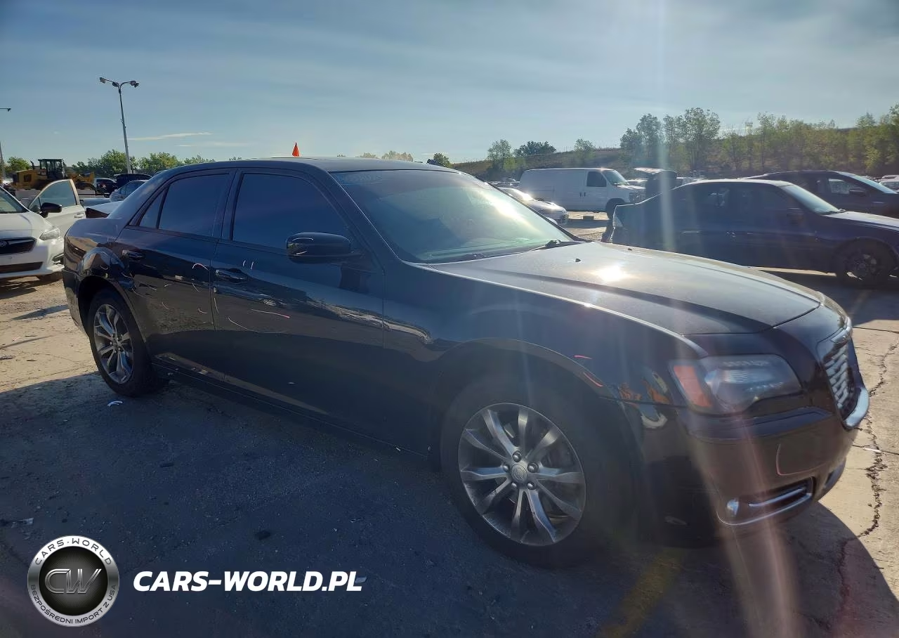 2014 Chrysler 300 S VIN:2C3CCAGG4EH365818 - 4