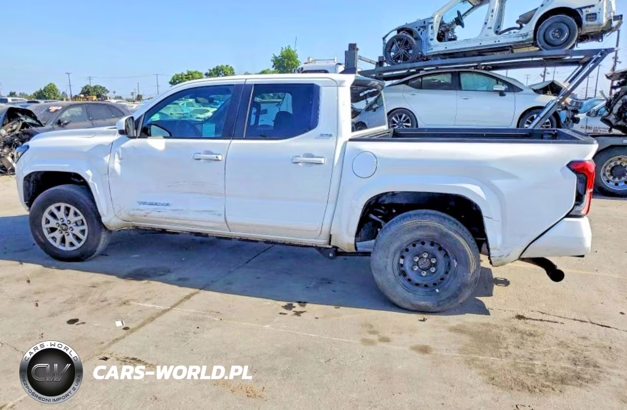 2025 Toyota Tacoma Sr5 VIN:3TMKB5FNXSM025636 - 3