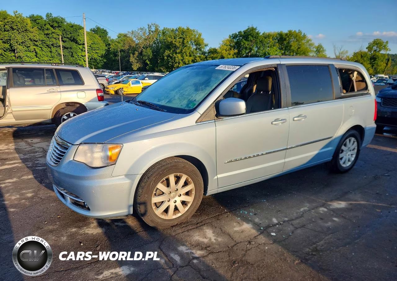 2013 Chrysler Town & Country Touring – zdjęcie 1 z 13