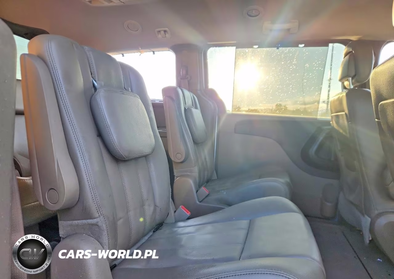2013 Chrysler Town & Country Touring VIN:2C4RC1BG6DR564889 - 11