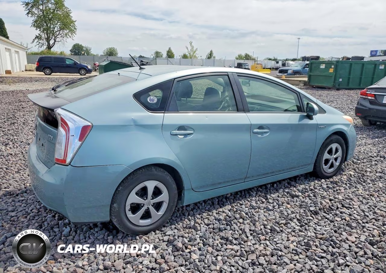 2013 Toyota Prius Two VIN:JTDKN3DU5D5637936 - 3