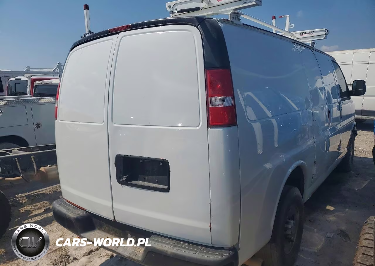 2020 Chevrolet Express G2500 Cargo VIN:1GCWGAFP6L1276844 - 3
