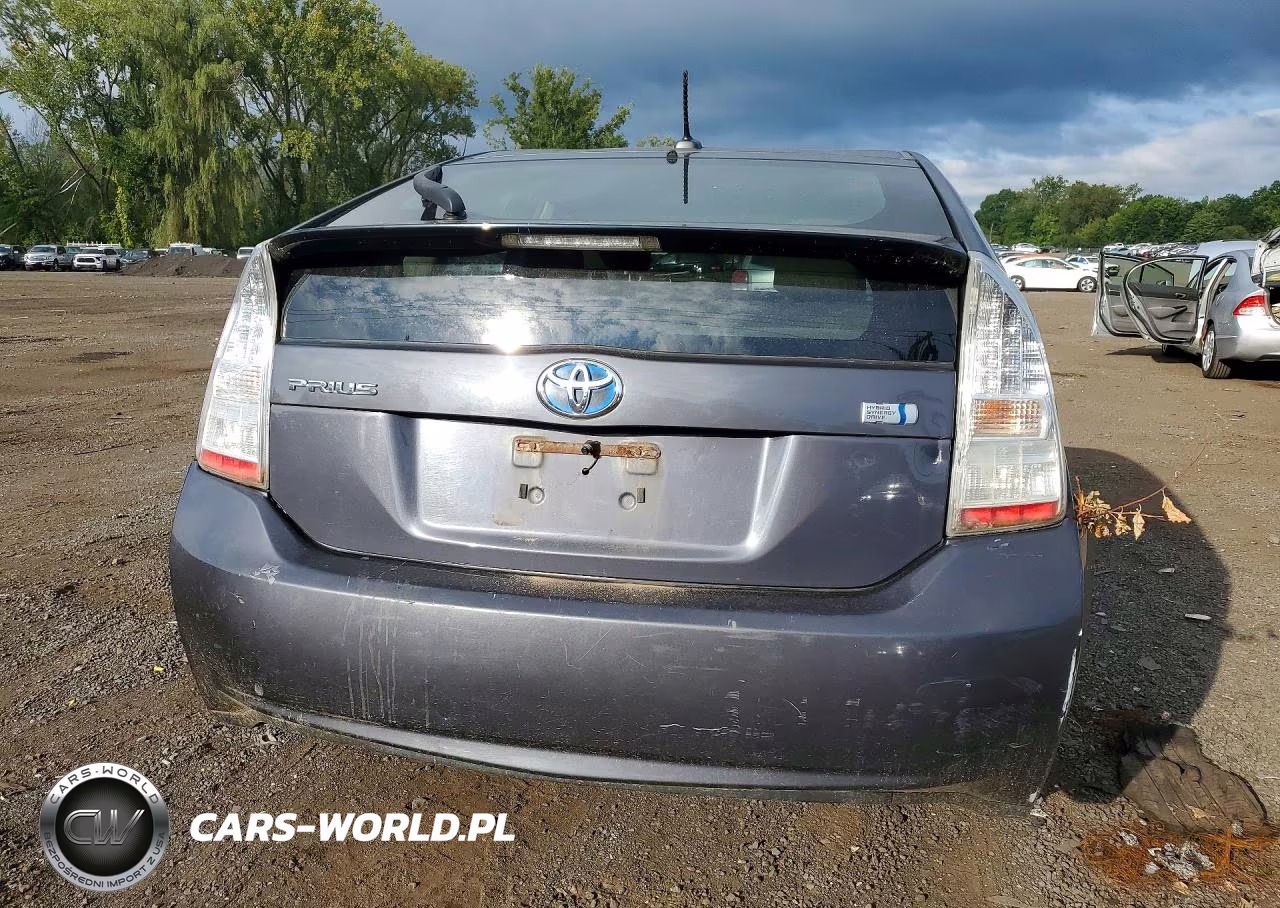 2011 Toyota Prius Three VIN:JTDKN3DU3B0265927 - 6