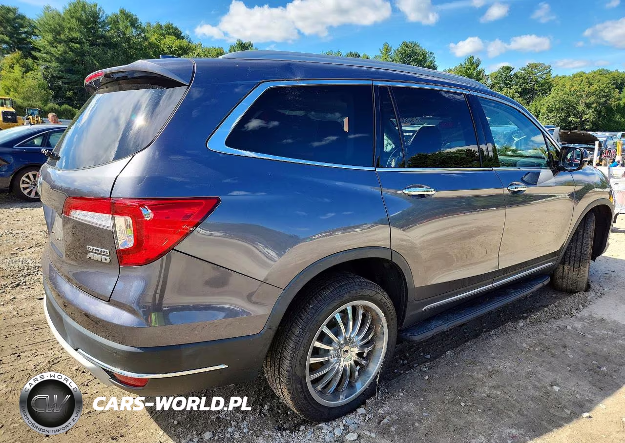 2021 Honda Pilot Touring VIN:5FNYF6H91MB045270 - 3