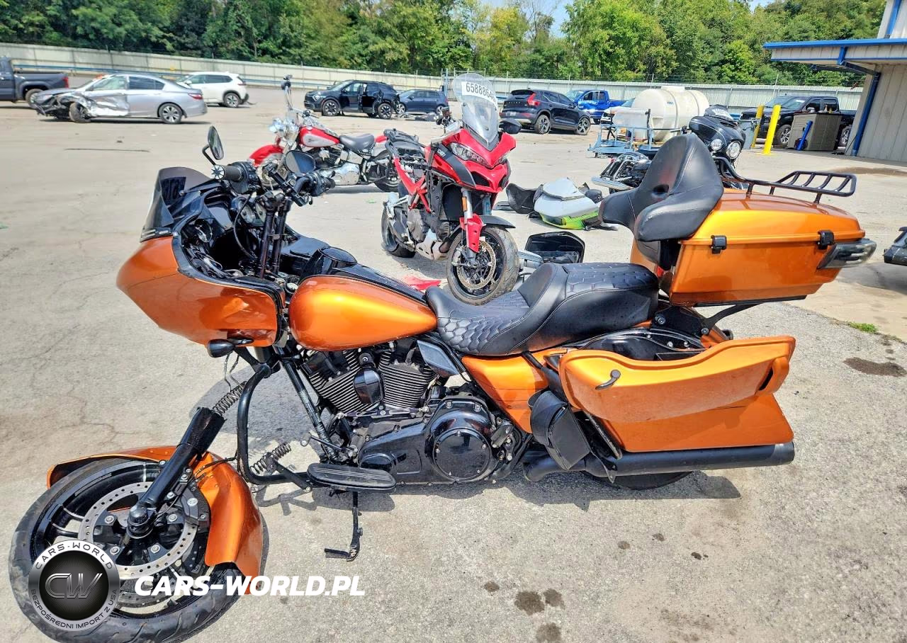 2015 Harley-Davidson Fltrxs Road Glide Special VIN:1HD1KTM31FB656420 - 3