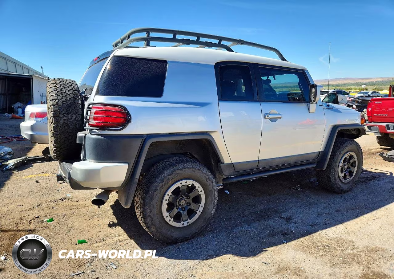 2007 Toyota Fj Cruiser Base VIN:JTEBU11F870033761 - 3