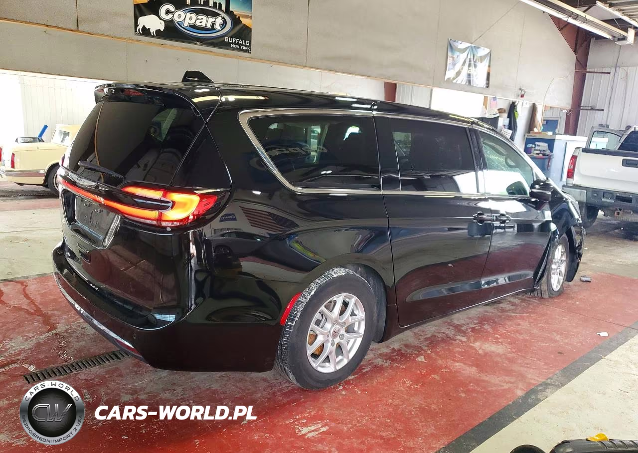 2025 Chrysler Pacifica Select VIN:2C4RC1BG9SR554161 - 3