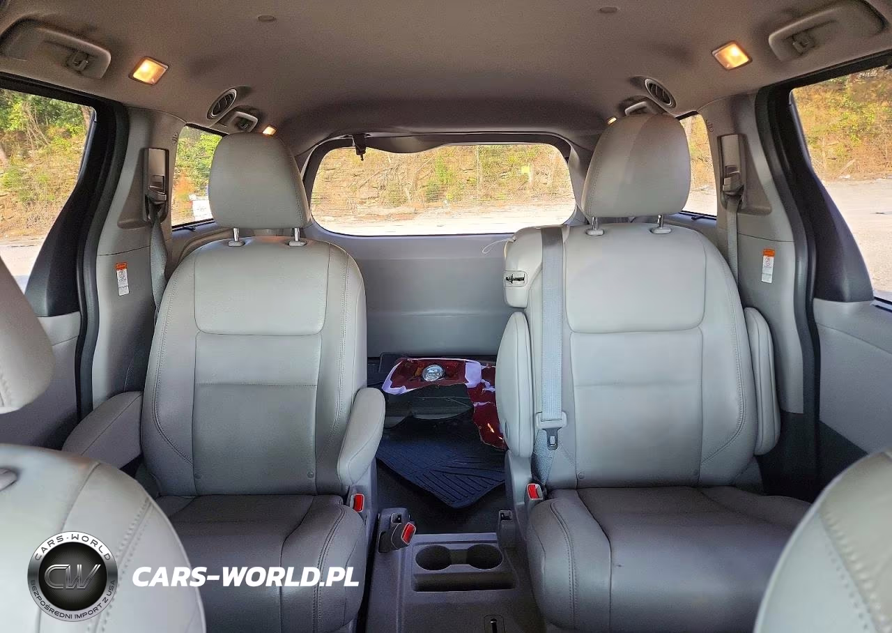 2018 Toyota Sienna Xle 8-Passenger VIN:5TDYZ3DC6JS936170 - 10