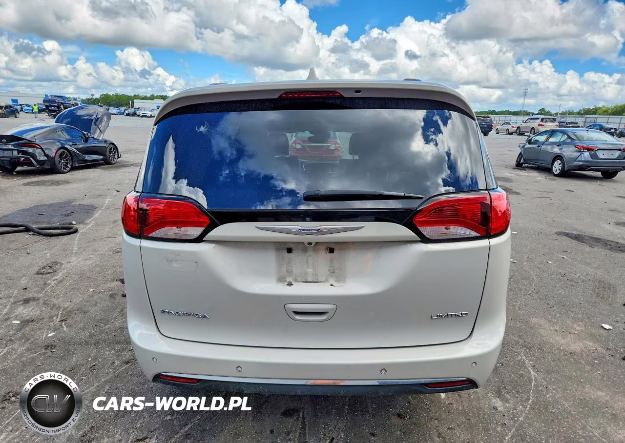 2017 Chrysler Pacifica Limited VIN:2C4RC1GG1HR741508 - 6