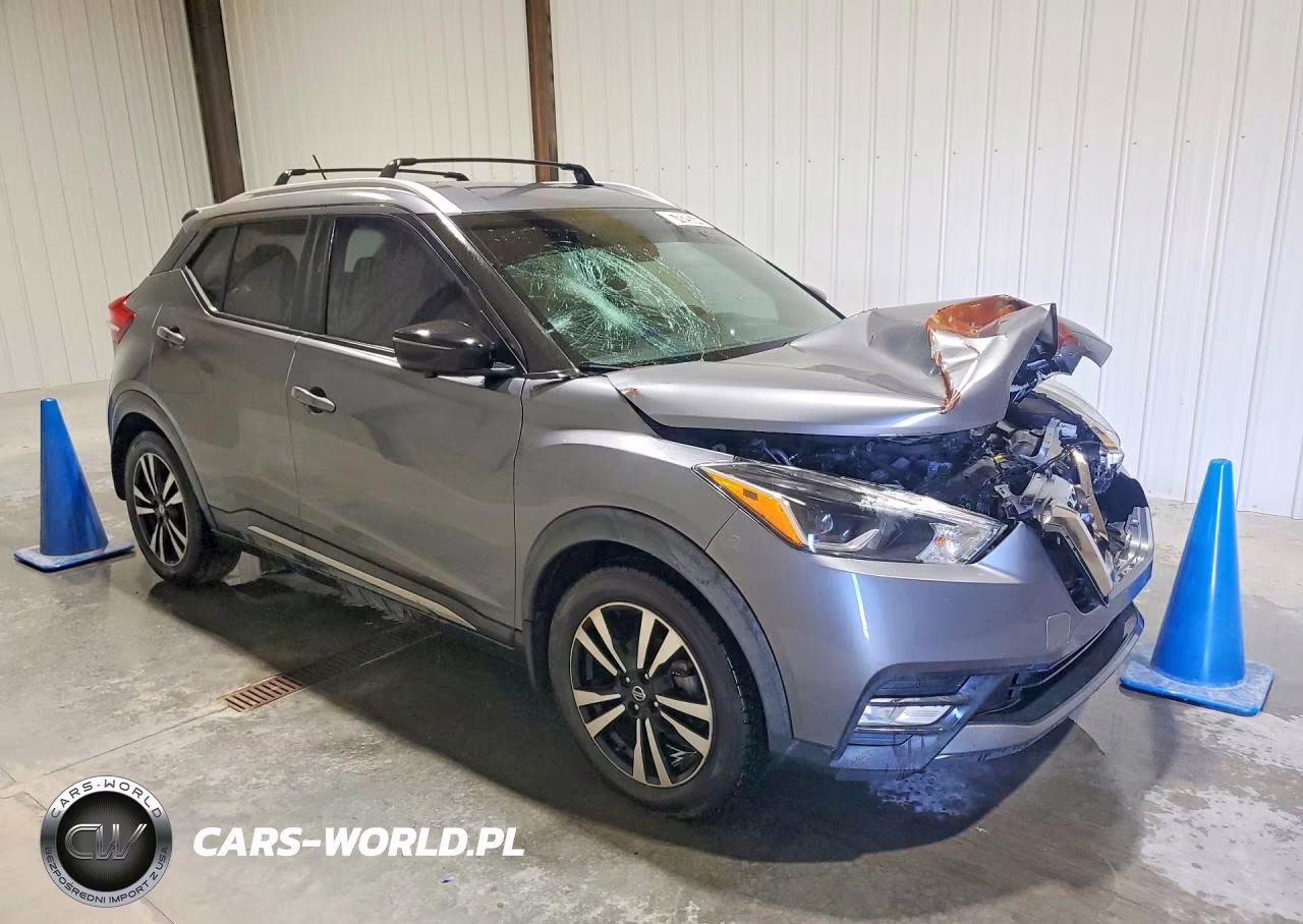 2019 Nissan Kicks Sr VIN:3N1CP5CU5KL494076 - 4