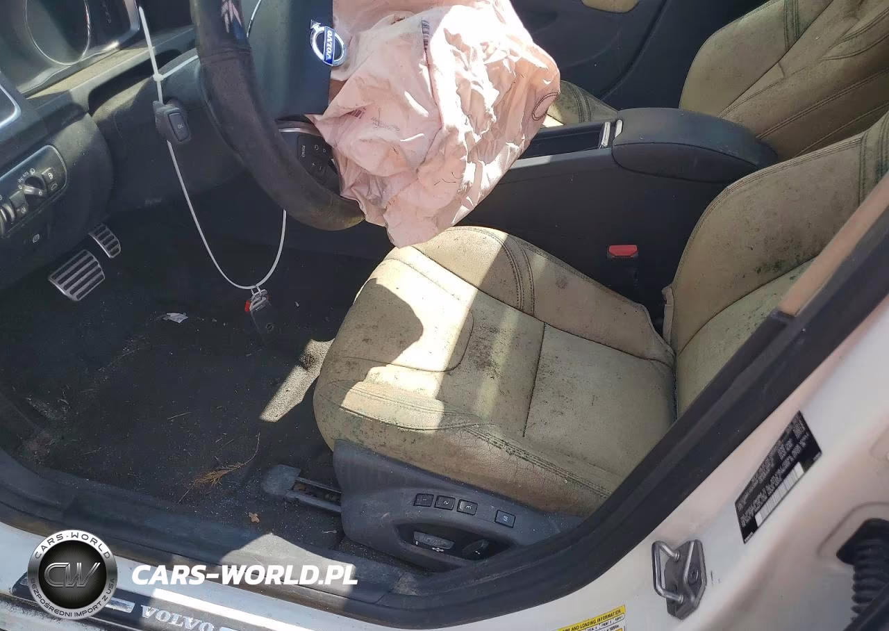 2017 Volvo S60 VIN:YV126MFL4H2438806 - 7
