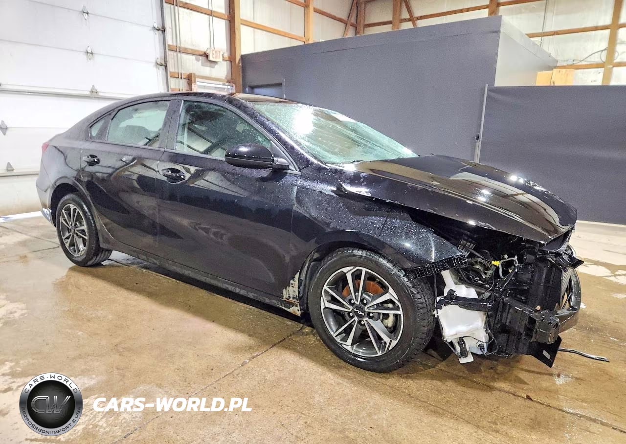 2023 Kia Forte Lxs VIN:3KPF24AD1PE567252 - 4