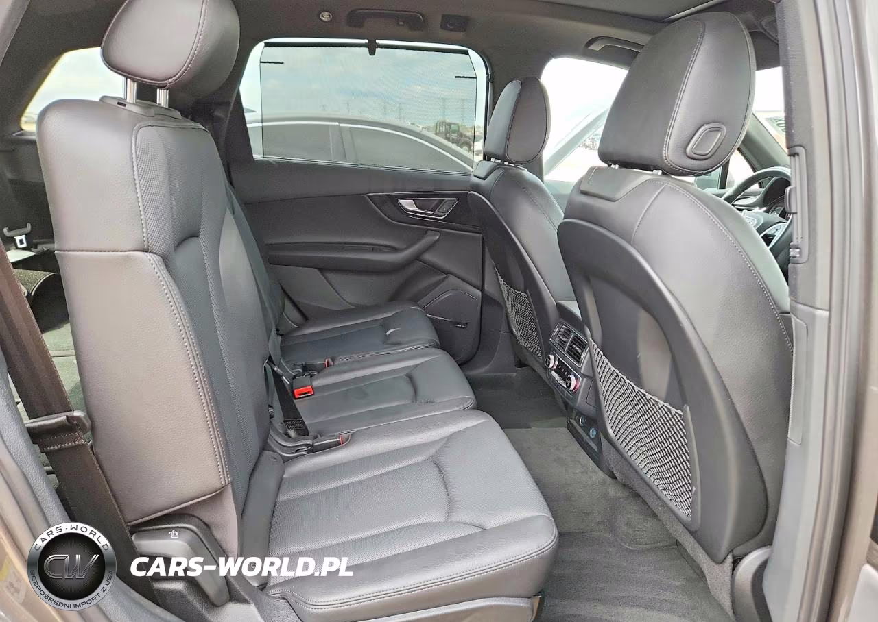 2018 Audi Q7 Premium Plus VIN:WA1LAAF7XJD048730 - 10