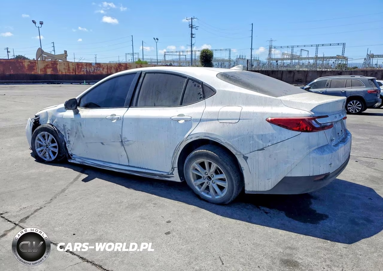 2025 Toyota Camry Le VIN:4T1DAACK0SU570976 - 2