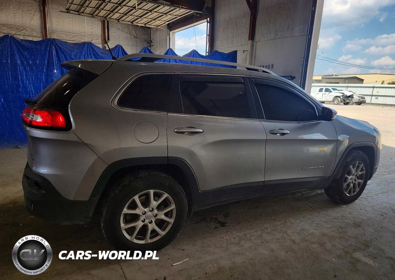 2016 Jeep Cherokee Latitude VIN:1C4PJMCB8GW241649 - 3
