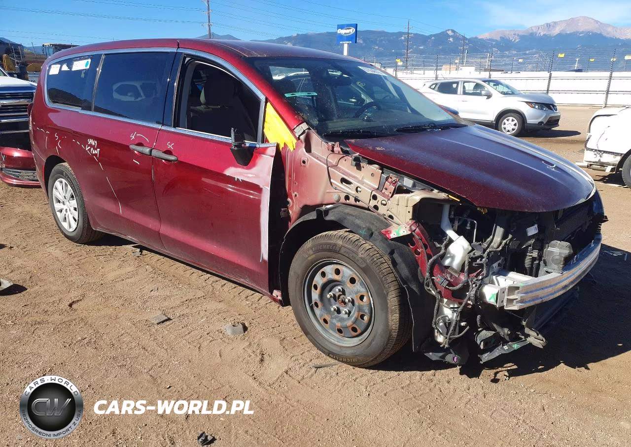 2018 Chrysler Pacifica L VIN:2C4RC1AGXJR103806 - 4