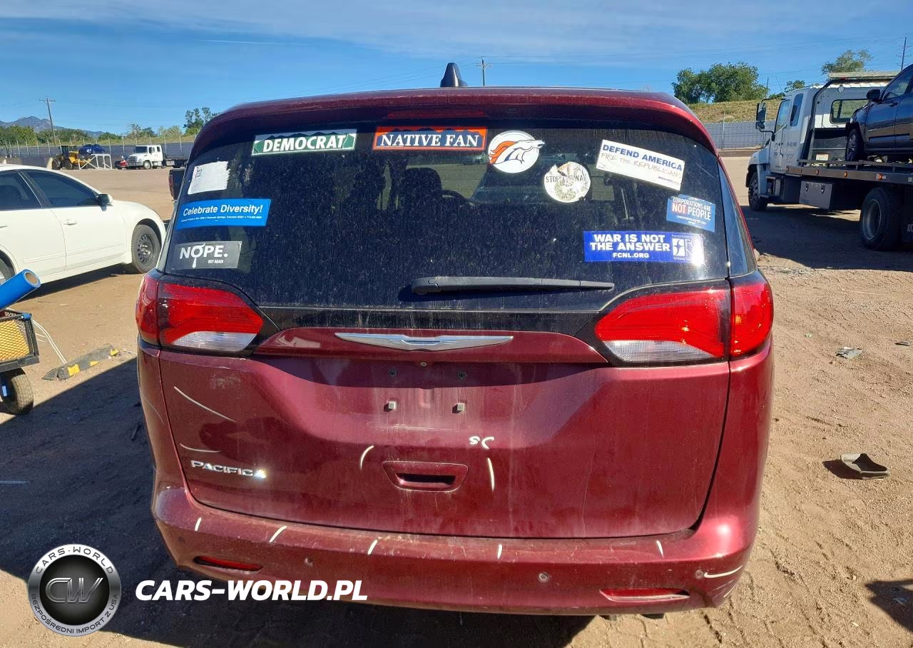 2018 Chrysler Pacifica L VIN:2C4RC1AGXJR103806 - 6