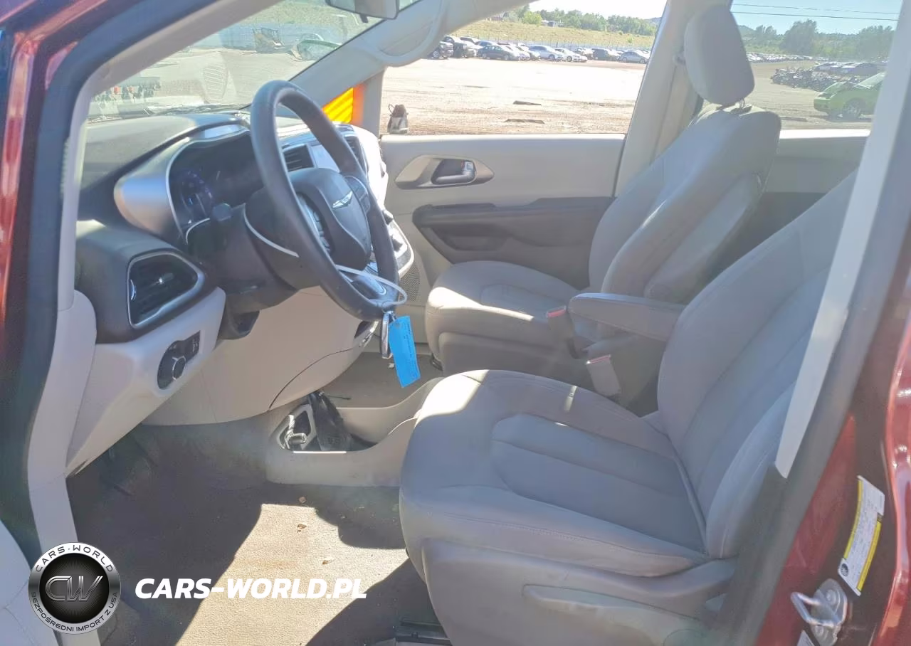 2018 Chrysler Pacifica L VIN:2C4RC1AGXJR103806 - 7