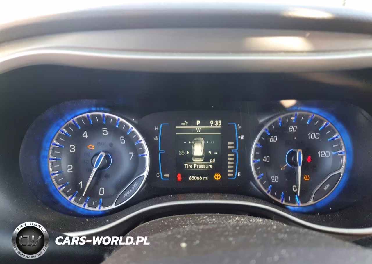 2018 Chrysler Pacifica L VIN:2C4RC1AGXJR103806 - 9