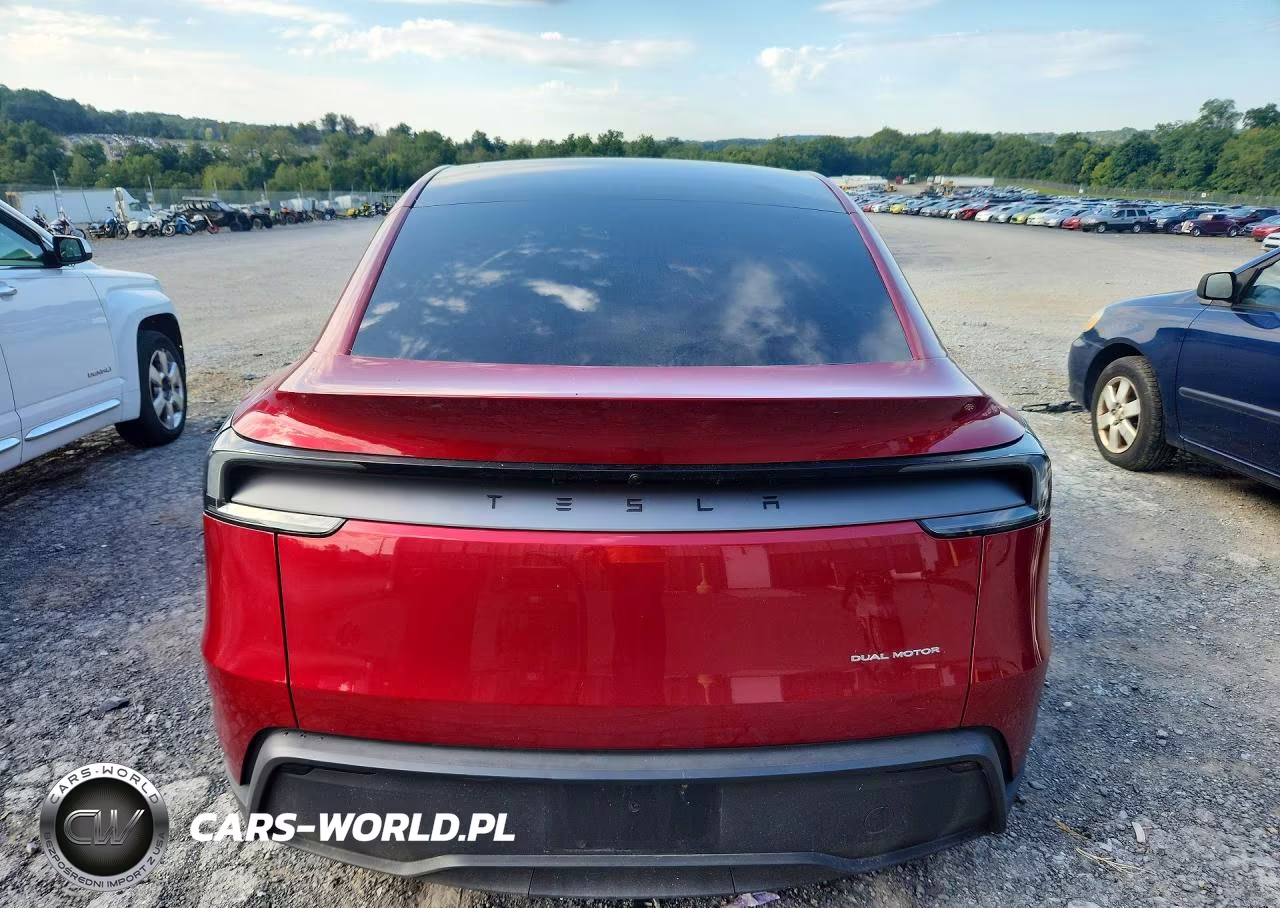 2026 Tesla Model Y VIN:7SAYGDEE5TA575890 - 6