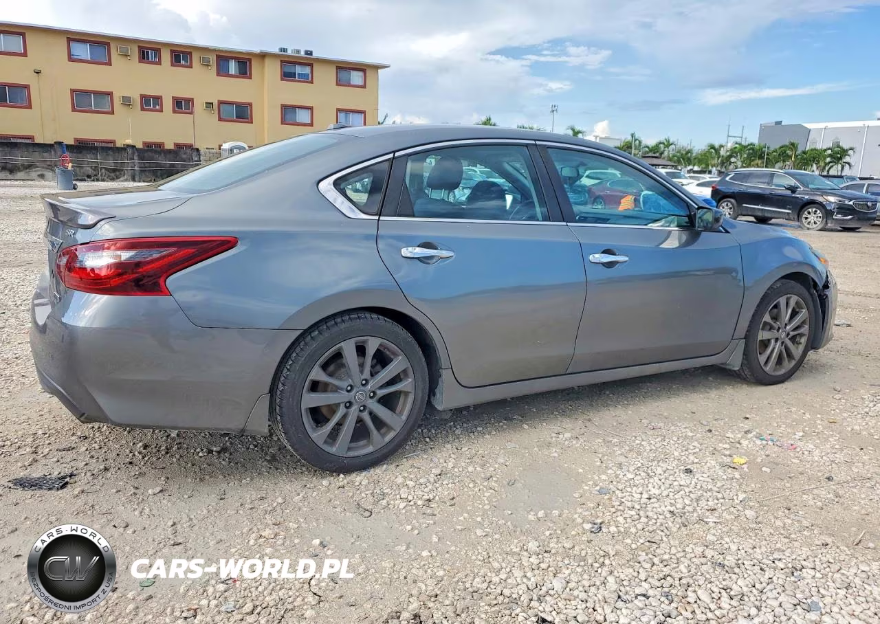 2018 Nissan Altima 2.5 Sr VIN:1N4AL3AP1JC135082 - 3