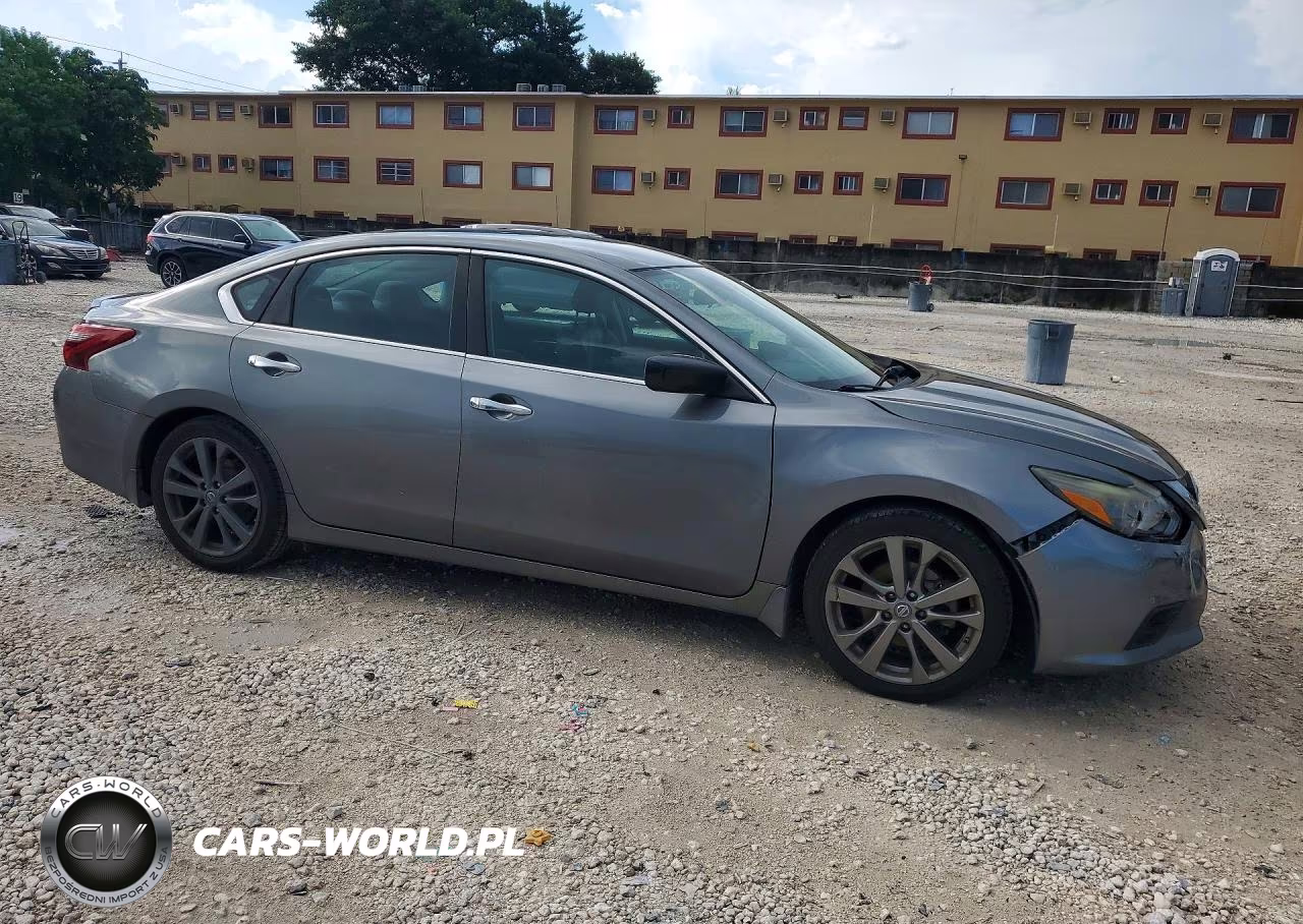 2018 Nissan Altima 2.5 Sr VIN:1N4AL3AP1JC135082 - 4