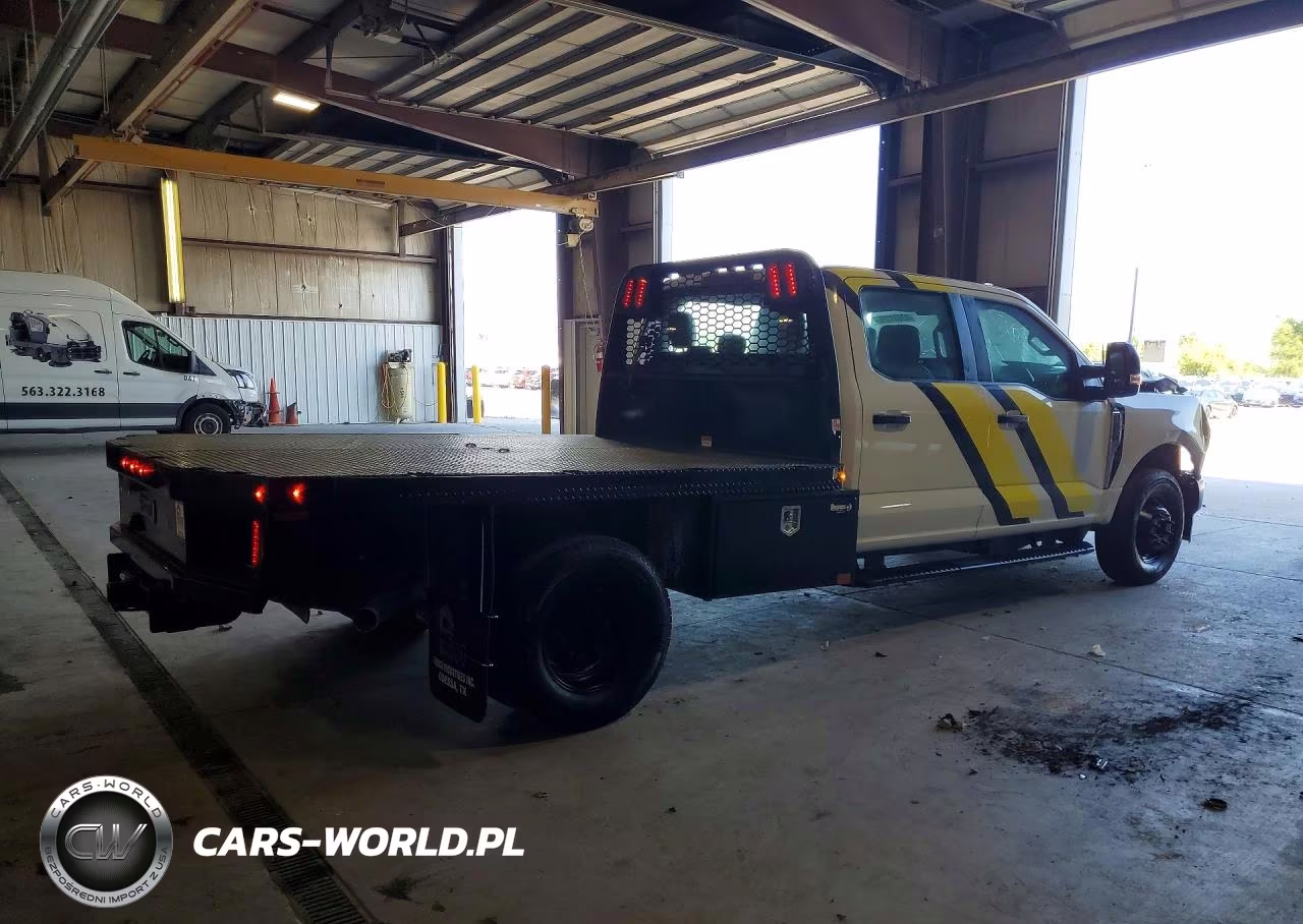 2025 Ford F350 Super Duty Flatbed Truck VIN:1FD8W3HT4SEC33236 - 3