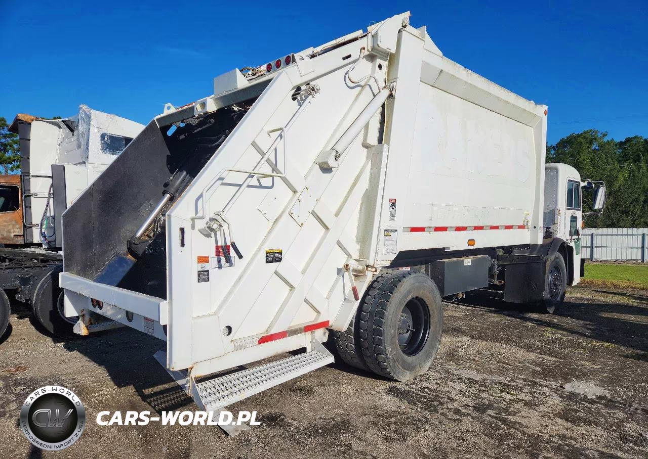 2006 Peterbilt 320 Refuse Truck VIN:1HTMMAAN56H324256 - 3