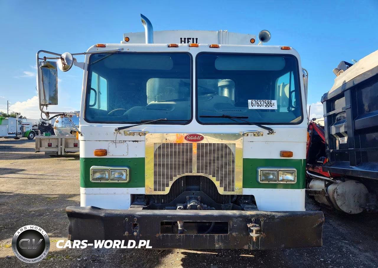2006 Peterbilt 320 Refuse Truck VIN:1HTMMAAN56H324256 - 5